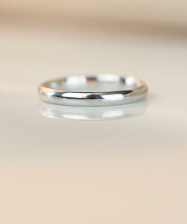 2.5mm Court Shaped Wedding Band – 18ct White Gold