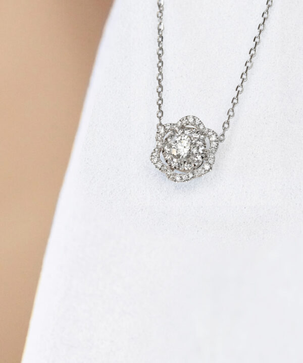 Illusion Set Diamond Flower Pendant