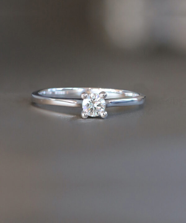 0.20ct H SI Round Brilliant Diamond Engagement Ring - Image 2